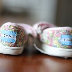 Toms